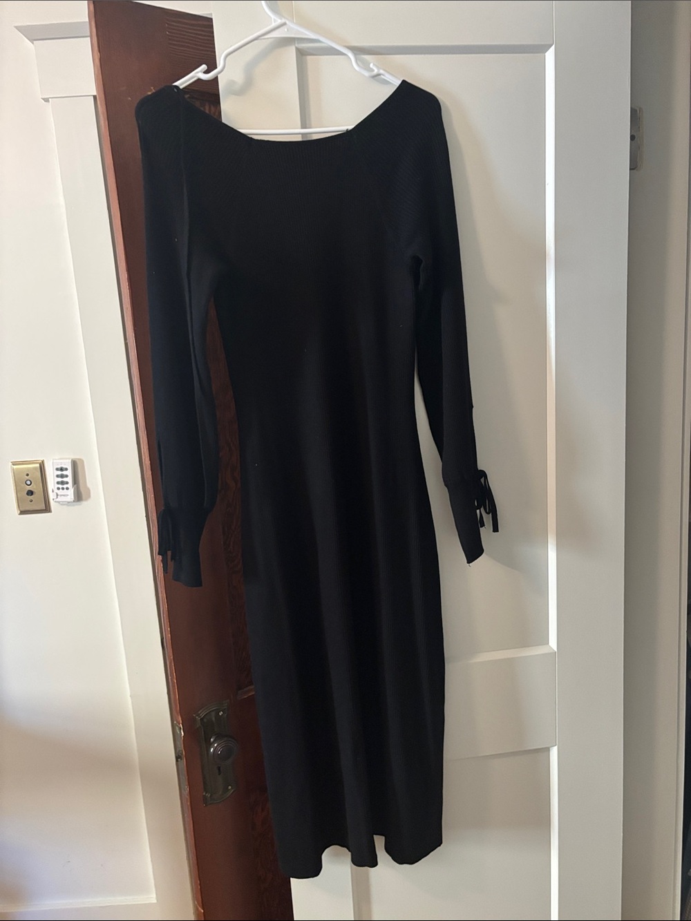 Classic Black Long-Sleeve Knit Midi Dress